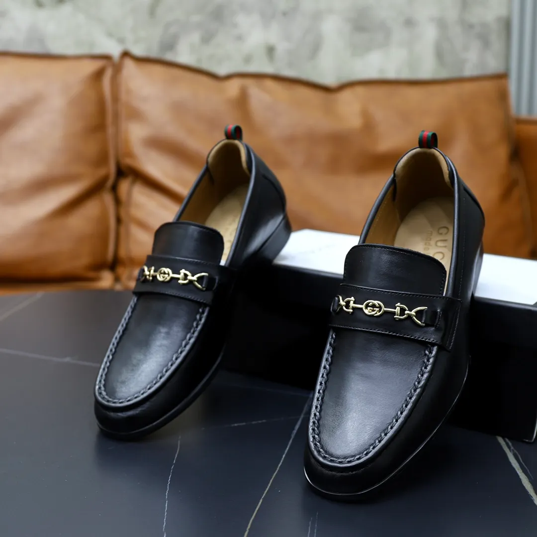 Men's shoes: 250🙅‍♂️🙅‍♂️🙅‍♂️Niuli Brand: GUCCI Size: 38-44 (45 can be customized) Level: Counter classic Material: Original soft cowhide upper Comfortable cowhide lining Original lightweight outsole Style category: Business casual footwear Driving leather shoes Color: Actual picture color